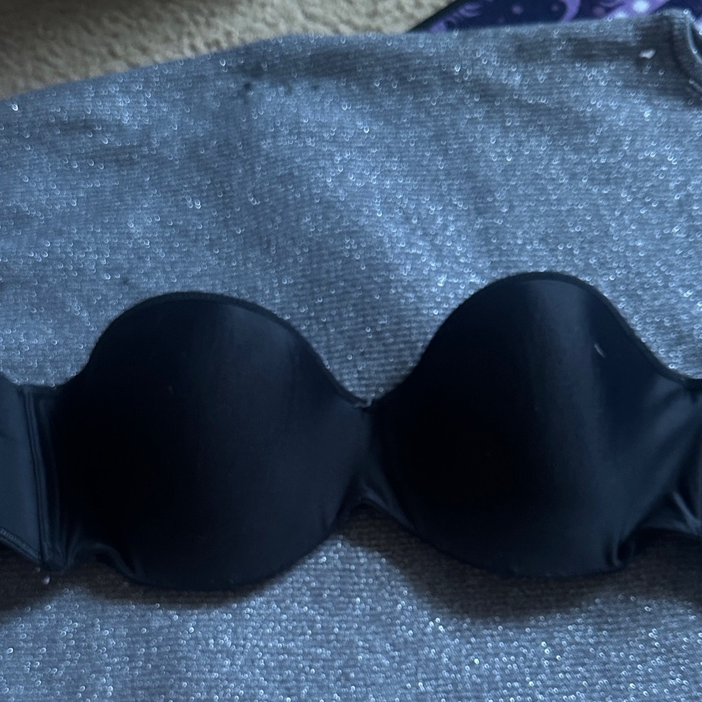Elegant Black Strapless Bra